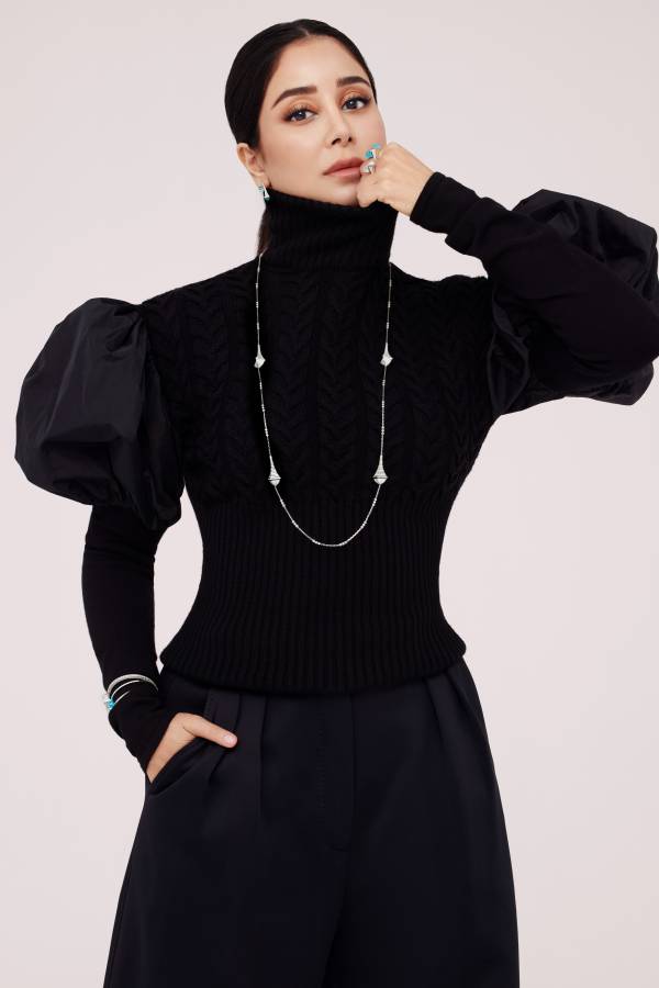 بلوزة وسروال من Max Mara  مجوهرات من Marli New York