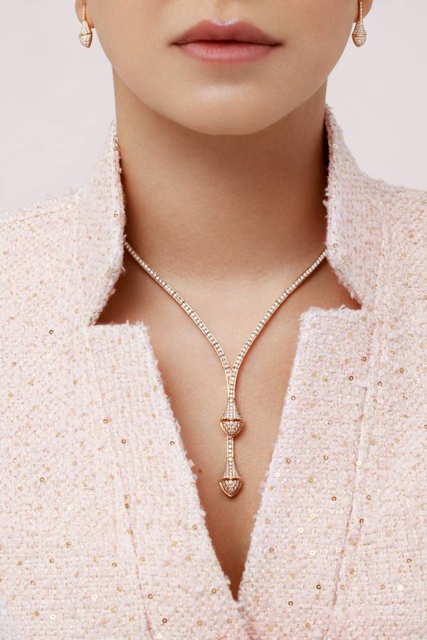 سترة من Rami Kadi مجوهرات من Marli New York