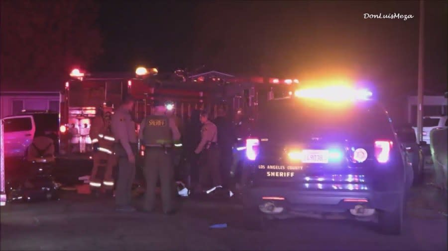 تم احتجاز أحد المشتبه بهم بعد إطلاق نار مميت وحريق متعمد لاحق في وادي أنتيلوب في 16 نوفمبر 2024. (دون لويس ميزا) 