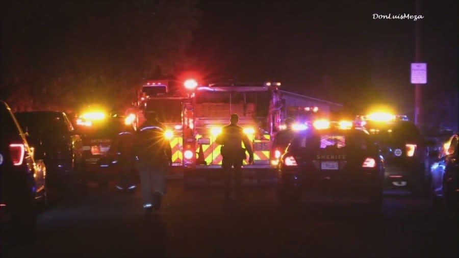 تم احتجاز أحد المشتبه بهم بعد إطلاق نار مميت وحريق متعمد لاحق في وادي أنتيلوب في 16 نوفمبر 2024. (دون لويس ميزا) 