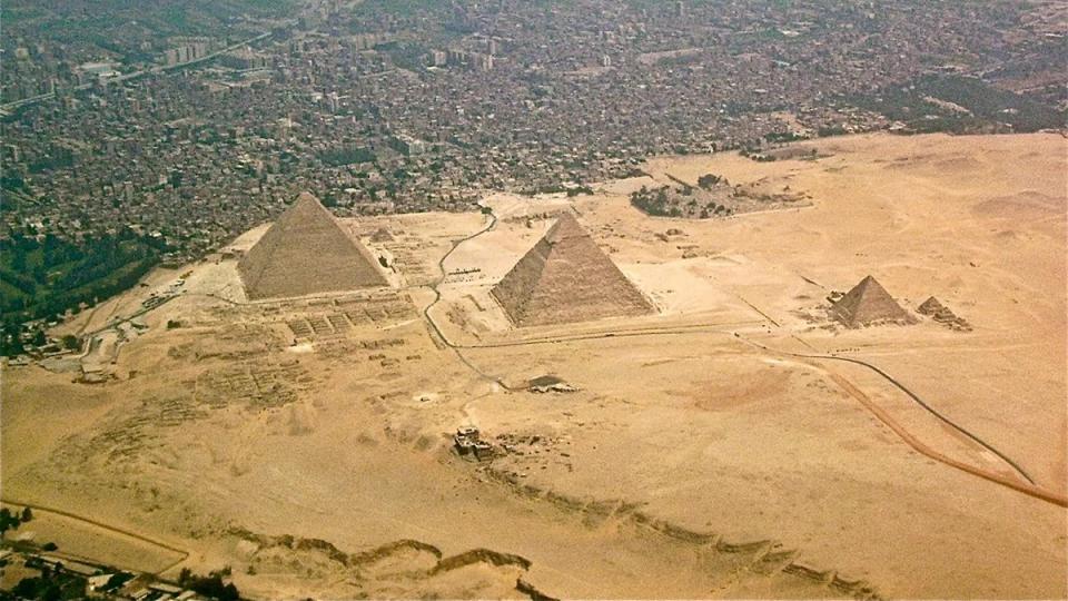 منظر جوي لأهرامات الجيزة