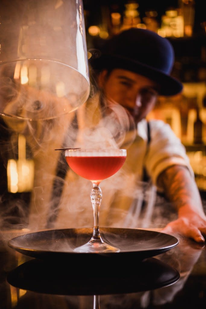 Pisco Sour من فئة Mafia Sour في Westin's Alphonse Speakeasy؟ نعم ، من فضلك! ويستن