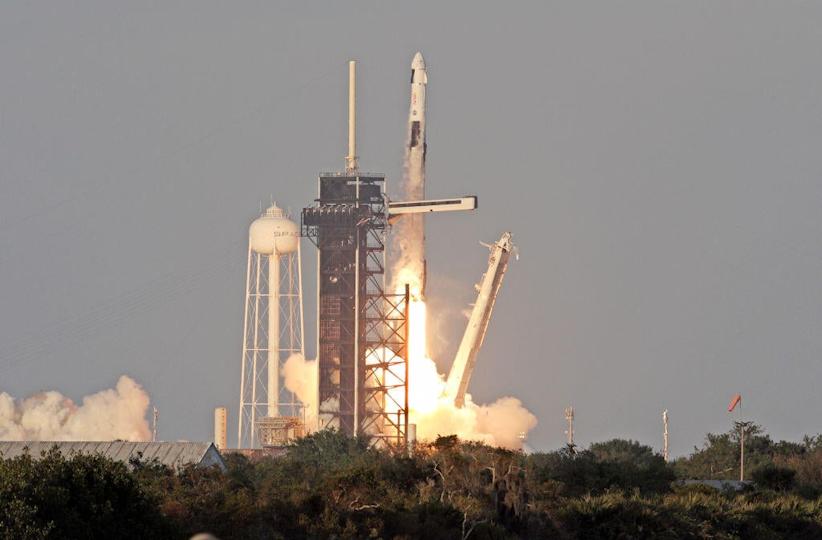 صاروخ Spacex Falcon 9 مع طاقم Dragon Capsule Endurance الذي يحمل Mission Crew-10 يرفع من Crew-10 Mission من Crew-10 Complex 39A في مركز كينيدي للفضاء في ناسا في فلوريدا في 14 مارس 2025.