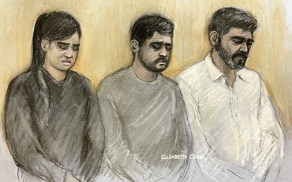 رسم فنان المحكمة ، من اليسار ، بيناش باتول ، فيصل مالك وأورفان شريف أثناء الحكم عليهم في أولد بيلي