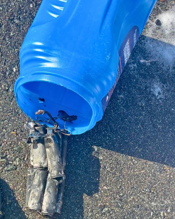 اشتعلت النار في شاحنة النفايات في سان دييغو بسبب بطارية الليثيوم.