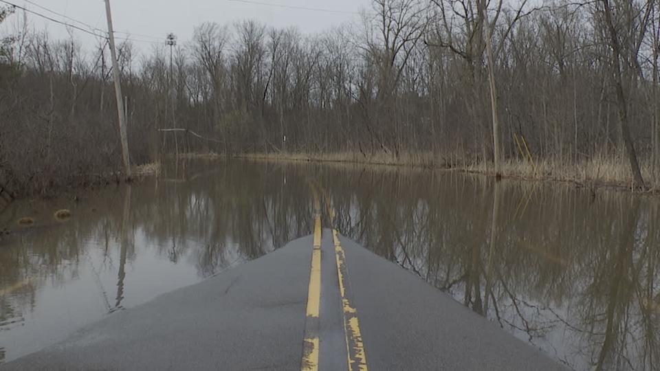غمرت شارع ريد ليك بعد العواصف. (1 أبريل 2025)