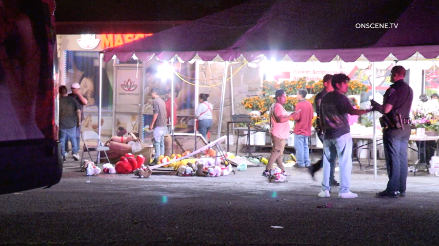 Car vs Flower Stand في سان برناردينو
