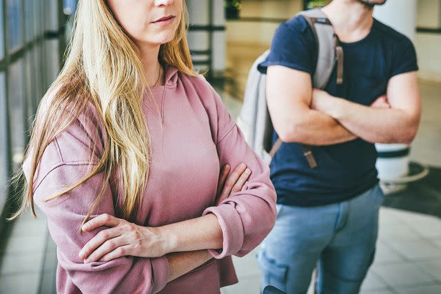 Getty ألبوم صور امرأة مستاءة من الرجل في المطار