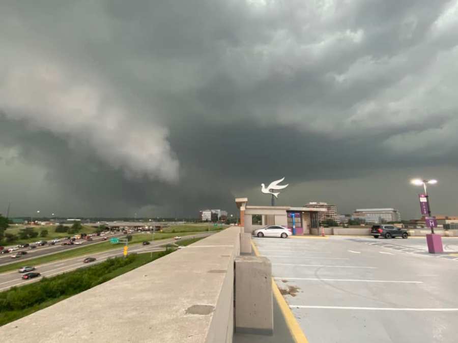 الغيوم المظلمة التي شوهدت من West County Mall.