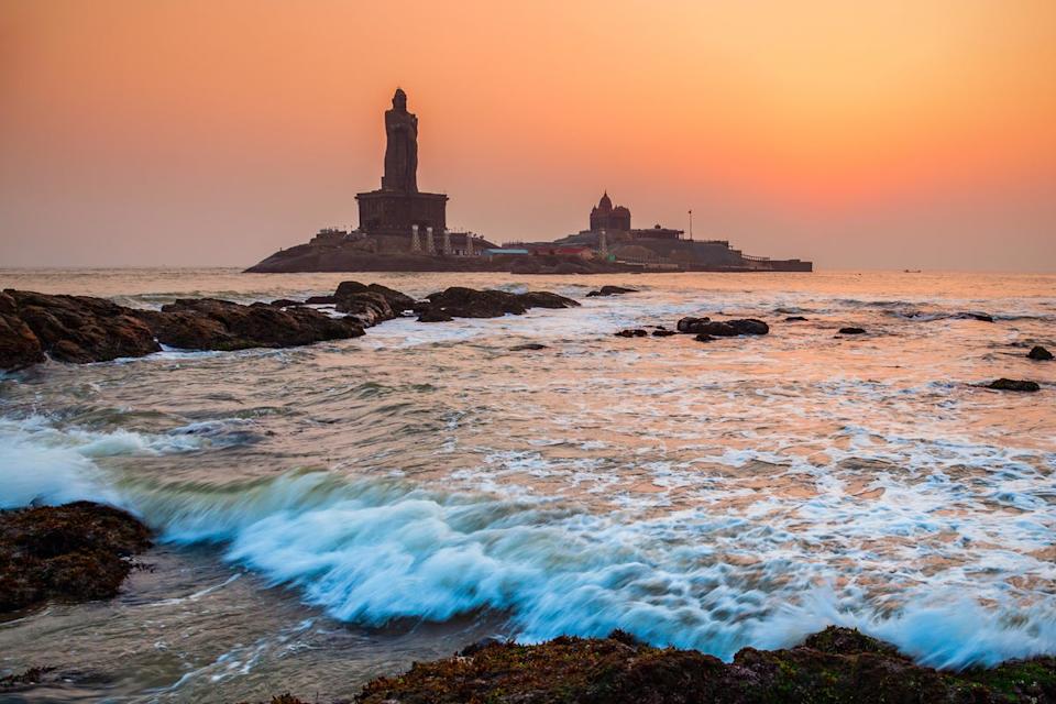 تشتهر هذه السلسلة بشروق الشمس والغروب ، وهي هذه السلسلة هي Kanniyakumari ، أقصى الجنوب في البر الرئيسي الهند (Getty Images)