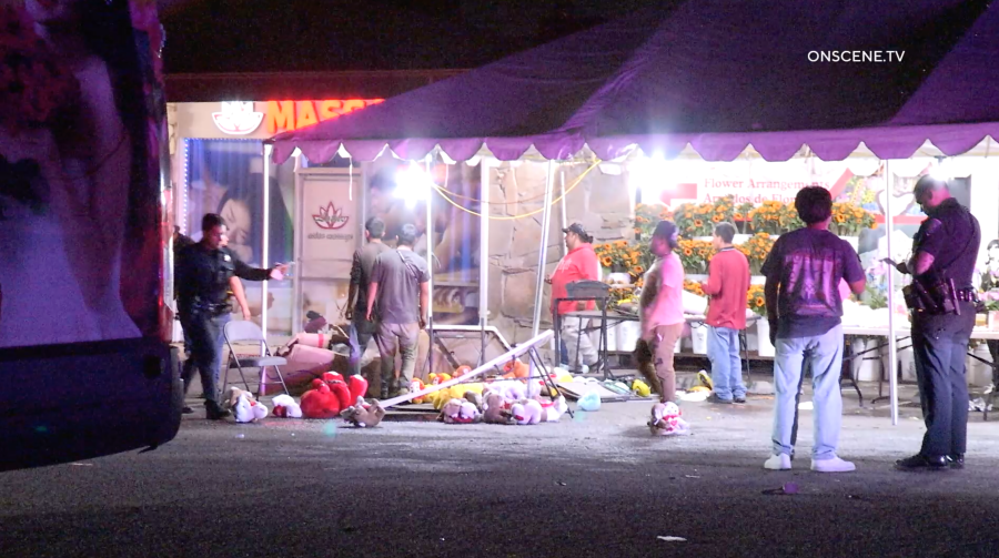 Car vs Flower Stand في سان برناردينو