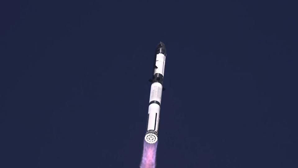 يتم إطلاق صاروخ Silver Spacex العملاق على الرحلة 8 من لوحة إطلاق Seaside Texas