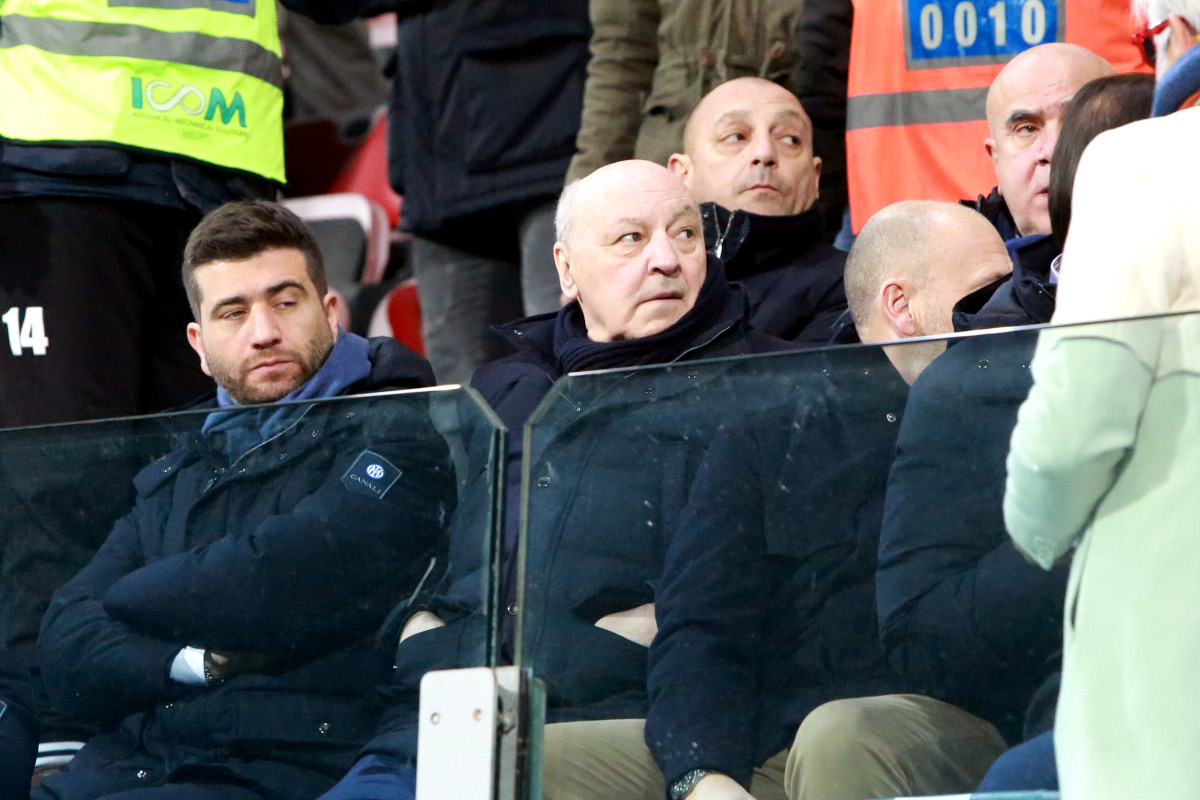 CAGLIARI ، إيطاليا - 28 ديسمبر: تنظر Giuseppe Marotta رئيس Inter خلال مباراة الدوري الدرجة الأولى بين كالياري و FC Internazionale في Sardegna Arena في 28 ديسمبر 2024 في Cagliari ، إيطاليا. (تصوير Enrico Locci/Getty Images)