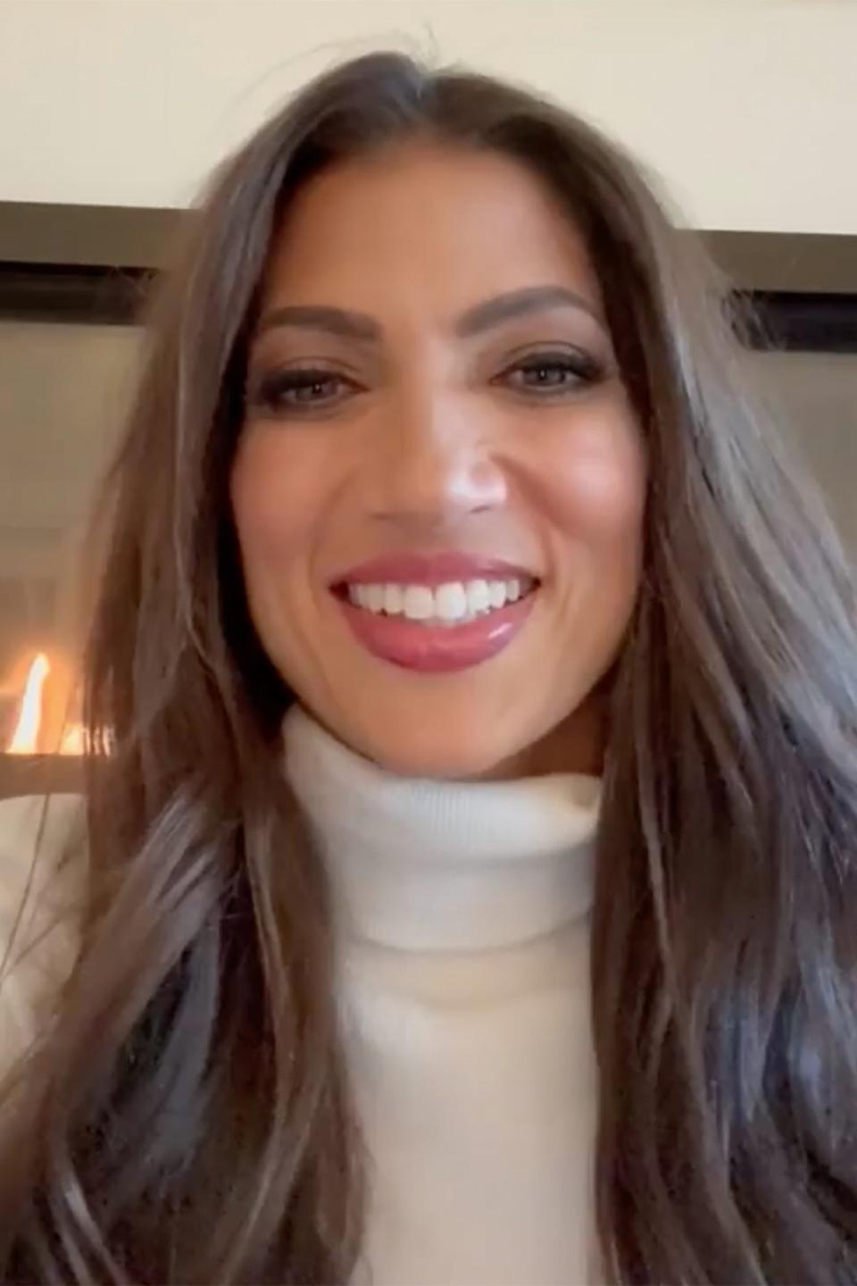 قامت هولت بتسويق منتجات القهوة الخاصة بها إلى Kohl's و Michaels ، حيث كانت بوكانان الرئيس التنفيذي. (تشاندرا هولت/ليندين)