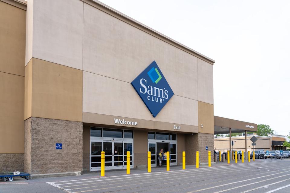 عمل كل من Buchanan و Holt أيضًا في Sam's Club ، وهي سلسلة مستودعات مملوكة لشركة Walmart. (Getty Images)
