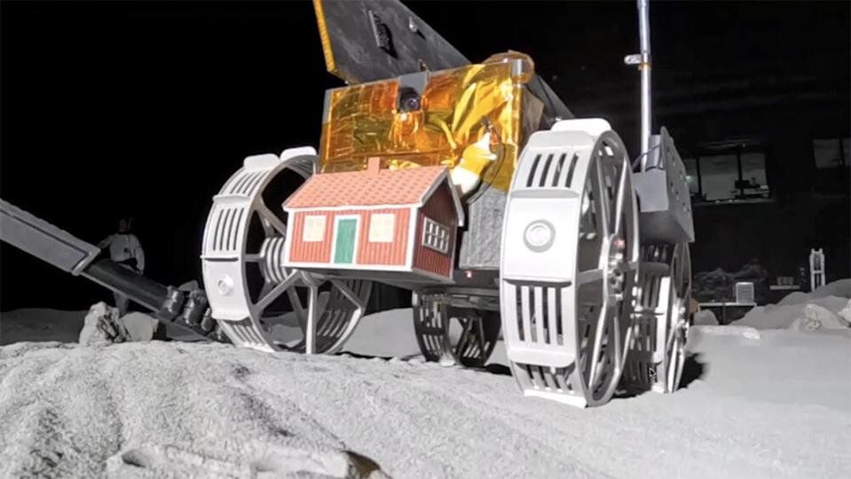 عرض من Micro Rover عنيد يحمل Tiny
