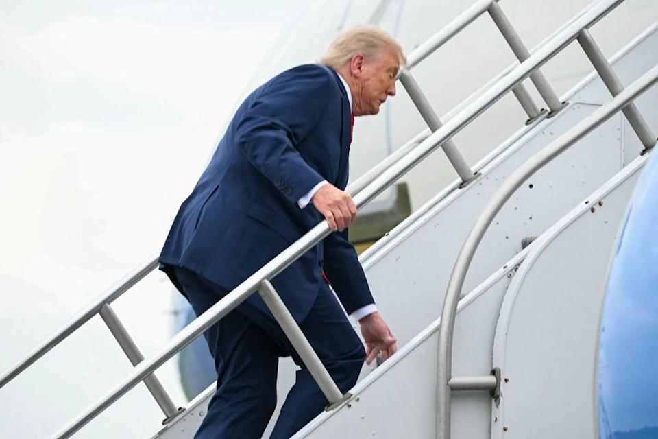 كان ترامب هو الصعود إلى سلاح الجو في مطار موريستاون البلدية في موريستاون ، نيو جيرسي (AFP/Getty)