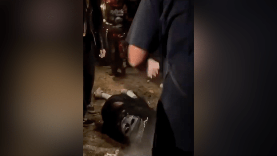 إيليا جرين ، 17 عامًا ، يُنظر إليه على هزيمة من قبل الغوغاء في حفل Palmdale في الهواء الطلق. مايو 2025. (ناجي علي)