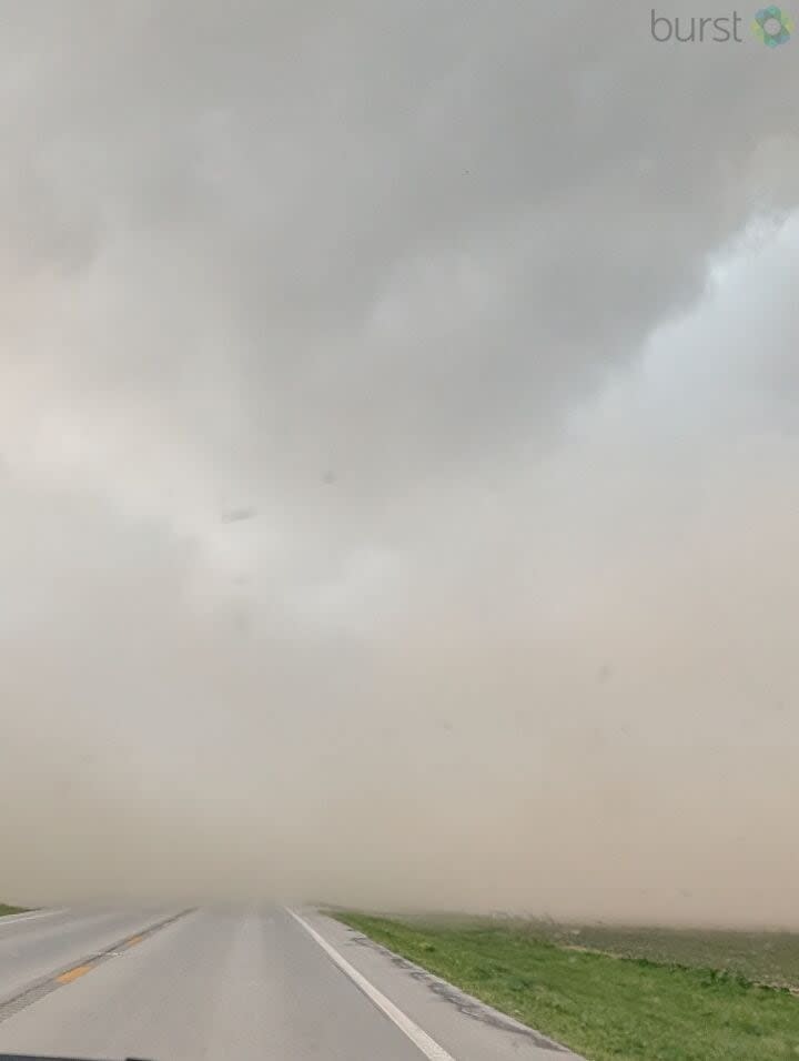 الغيوم العاصفة على الطريق 127 بالقرب من سيلينا