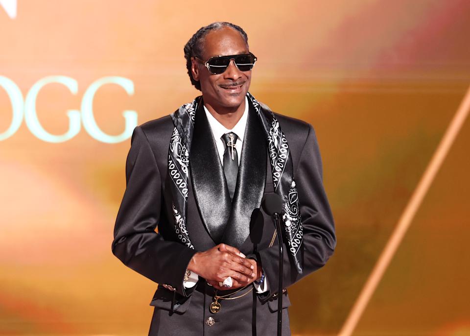 Snoop Dogg في حفل توزيع جوائز BET 2025 الذي عقد في مسرح الطاووس في 09 يونيو 2025 في لوس أنجلوس ، كاليفورنيا. (تصوير كريستوفر بولك/لوحة الإعلانات عبر غيتي إيمايز)