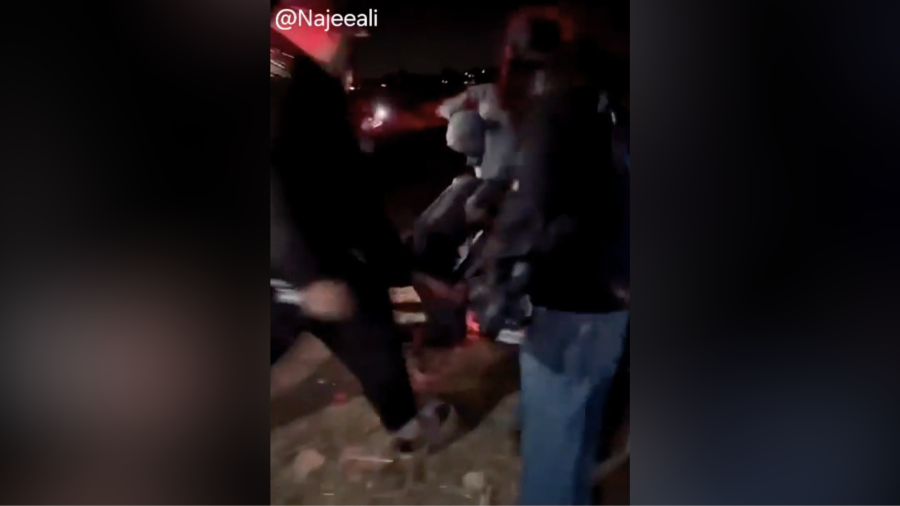 إيليا جرين ، 17 عامًا ، يُنظر إليه على هزيمة من قبل الغوغاء في حفل Palmdale في الهواء الطلق. مايو 2025. (ناجي علي)