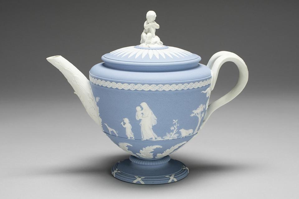 Jasperware Vase and Cover ، Wedgwood ، England