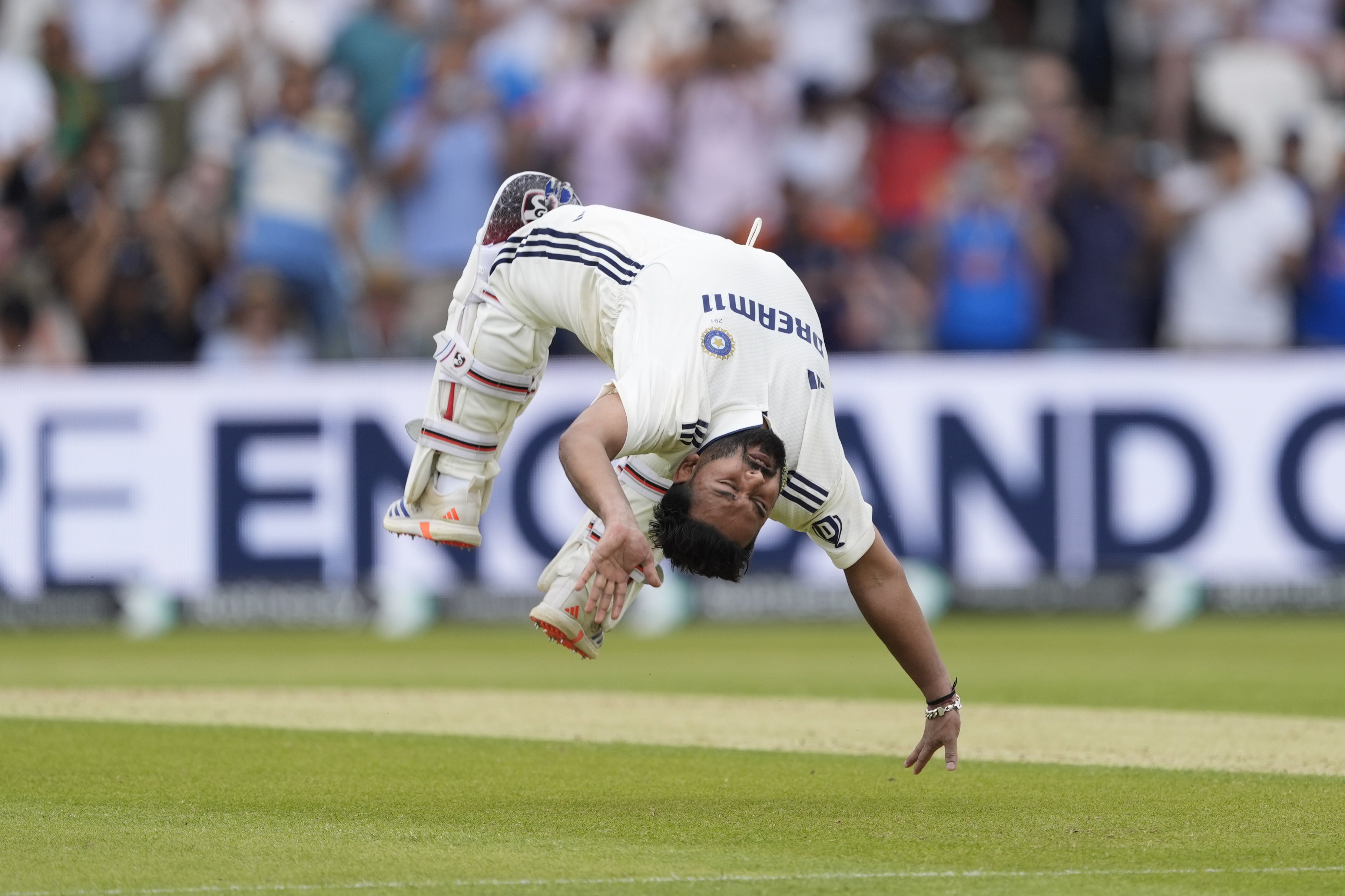 احتفل Rishabh Pant بتسجيله قرن بأسلوب بهلواني