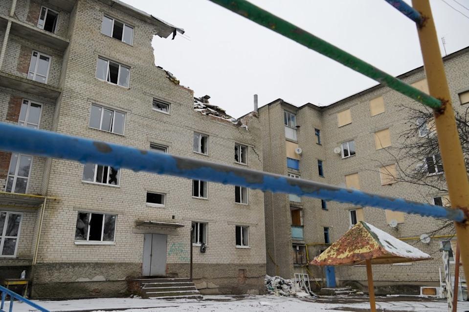 كورسك ، روسيا - 16 يناير: منظر لمدينة LGOV التالفة بعد إطلاق الجيش الأوكراني في أغسطس. 06 هجمات في كورسك أوبلاست ، روسيا في 16 يناير 2025. في المدينة ، التي تضررت بسبب هجمات الصواريخ والطائرات بدون طيار من قبل الجيش الأوكراني ، زاد الجيش الروسي من الإجراءات الأمنية ، بينما يتم إصلاح الأضرار من أجل العودة إلى الحياة الطبيعية. (تصوير فلاديمير ألكساندروف/أنادولو عبر غيتي صور)