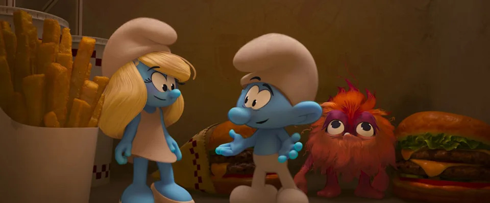 من اليسار: Smurfette ، لا اسم و Mama poot.