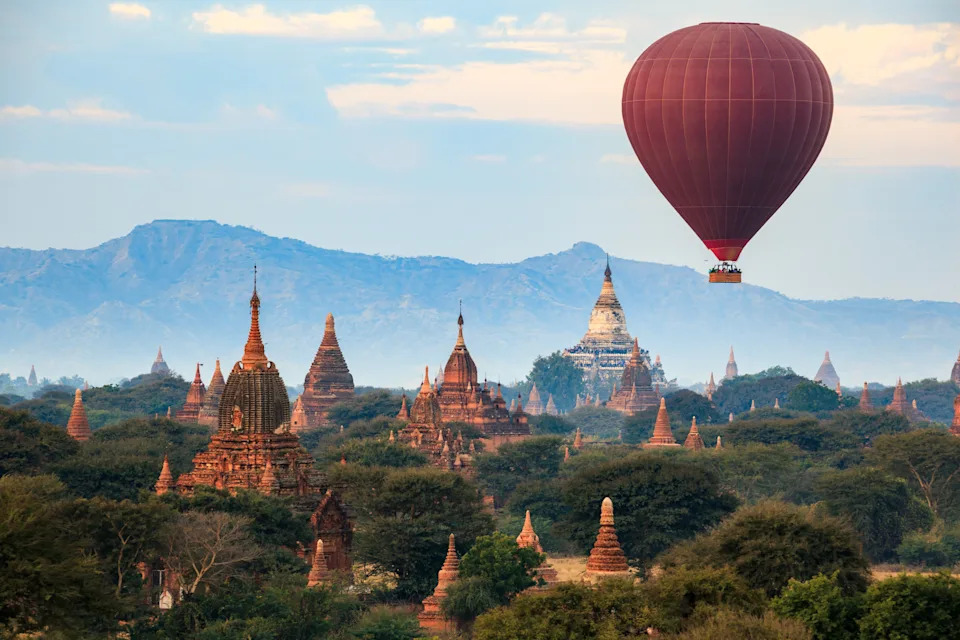 Bagan هي منطقة أثرية تضم أكثر من 2000 معبد قديم. تم بناؤه في القرون الحادية عشرة خلال ظهور إمبراطورية باغان. يعد تيواي باجان جزءًا من قسم ماندالاي ، ميانمار.