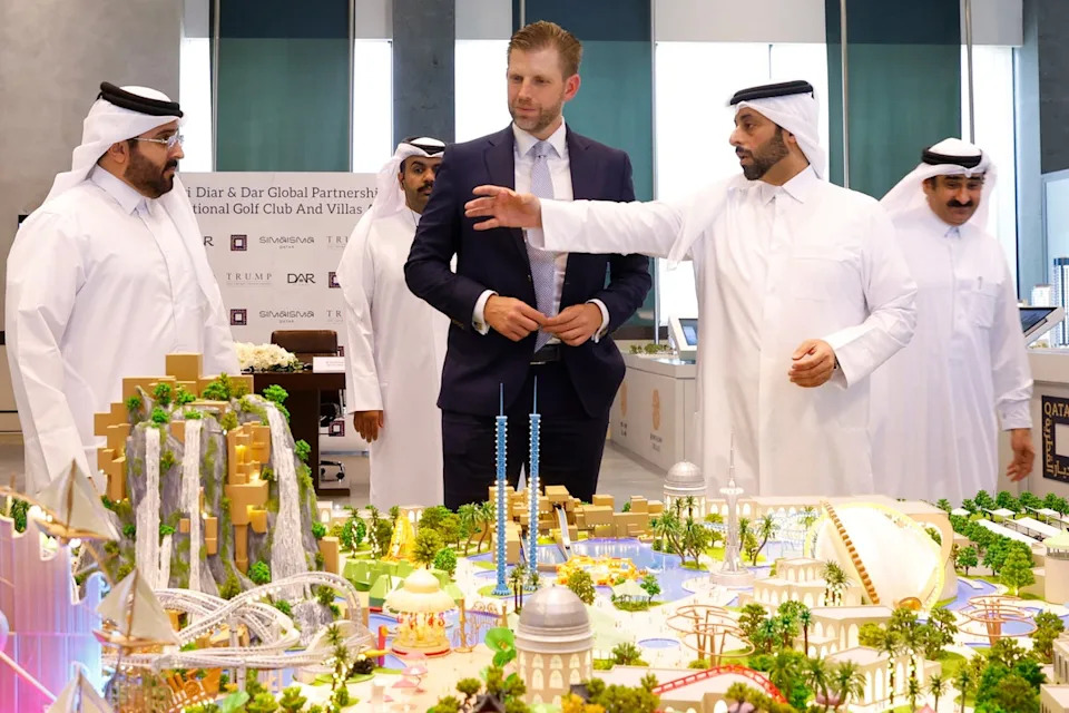تواصل منظمة ترامب متابعة صفقات أجنبية مربحة ، بما في ذلك منتجع الجولف في قطر ، خلال إدارة ترامب (AFP عبر Getty Images)