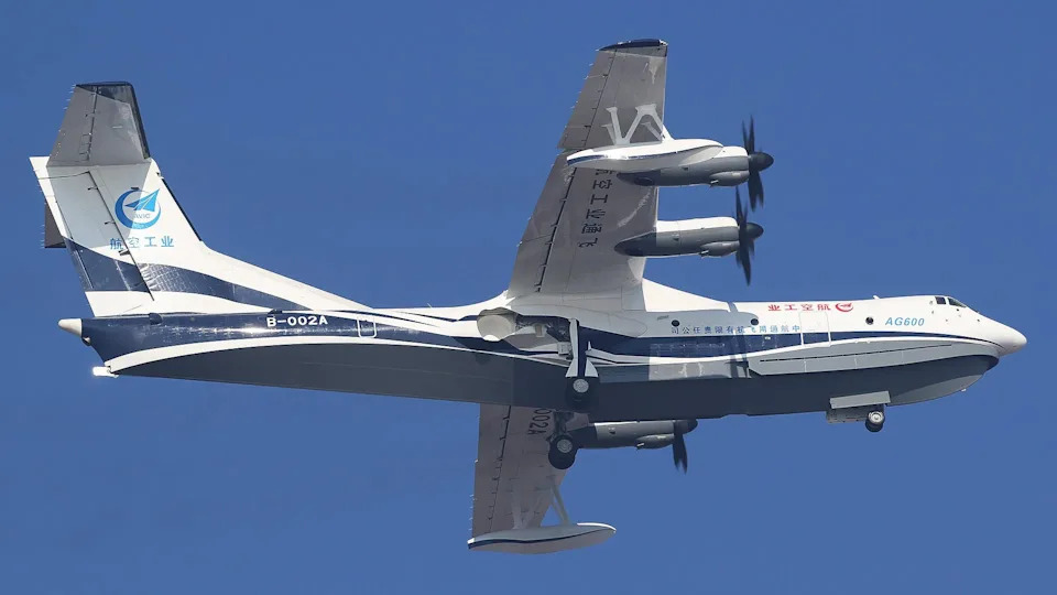 الطائرات الصينية AG600 البرمائية.