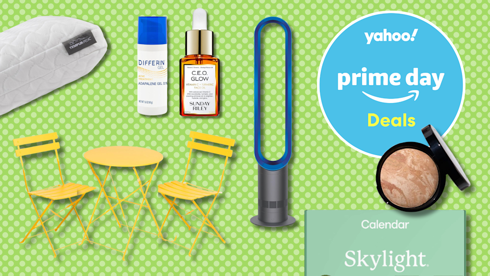 وسادة Tempur-Pedic ، Differin ، Glow Glow ، Dyson Fan ، Foundation Compact ، Skylight Box ، Cafe Table and Claors.