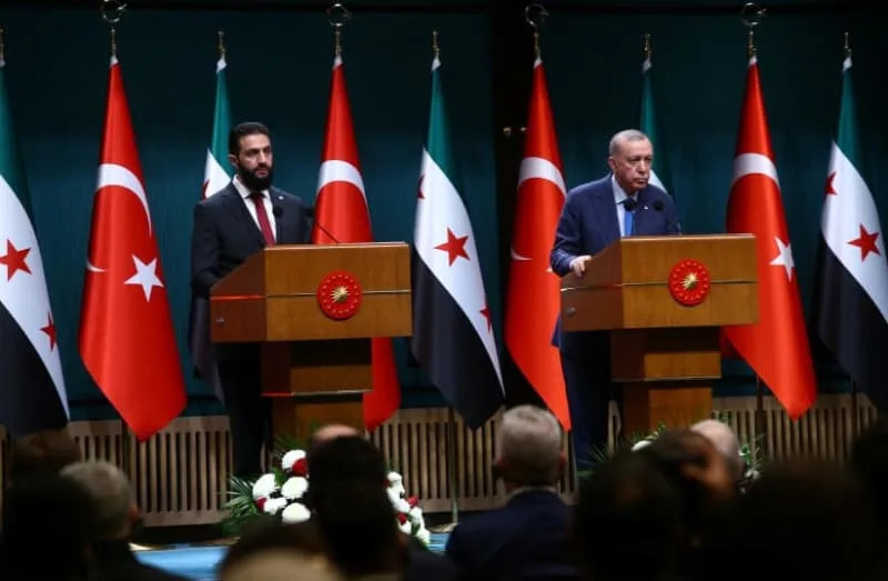 يحضر الرئيس السوري أحمد الشارا (L) ورئيس تركيا رجب Tayyip Erdogan (R) مؤتمراً صحفياً مشتركاً في القصر الرئاسي في أنقرة ، تركيا ، 4 فبراير ، 2025 (الائتمان: رويترز/كاجلا غوردوغان)