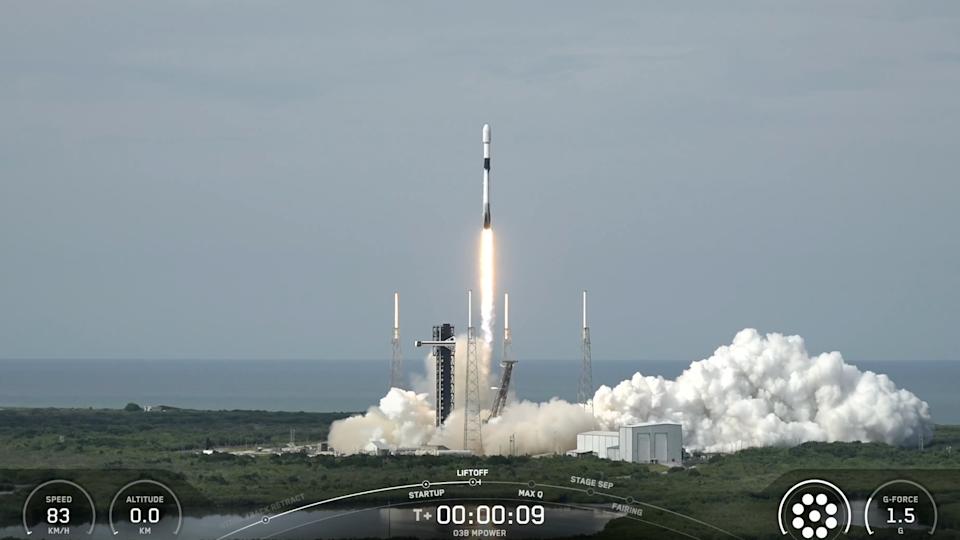 يقوم صاروخ Spacex Falcon 9 بإطلاق اثنين من الأقمار الصناعية SES 'O3B MPOWER Communications من فلوريدا في 22 يوليو 2025.
