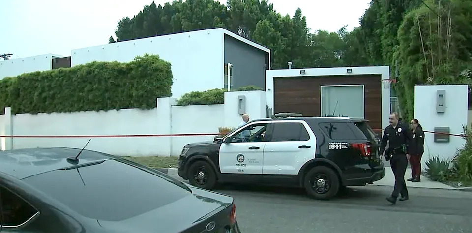 KABC - الصورة: تم العثور على لقطة تم العثور عليها حتى الموت داخل Encino Home بعد أن تقوم LAPD بالتحقق من الرعاية الاجتماعية ، 15 يوليو 2025.