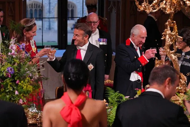 Yui Mok-Pool/Getty Kate Middleton والرئيس الفرنسي Emmanuel Macron Toast خلال مأدبة حكومية في 8 يوليو 2025