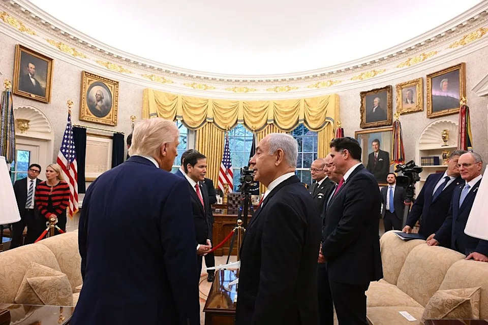 تقليم الذهب في المكتب البيضاوي.