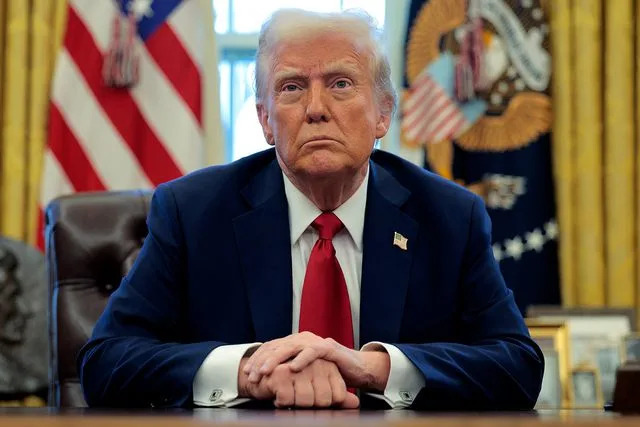 يتحدث Chip Somodevilla/Getty Us Donald Donald Trump إلى الصحفيين في المكتب البيضاوي في البيت الأبيض في 30 يناير 2025 في واشنطن العاصمة.