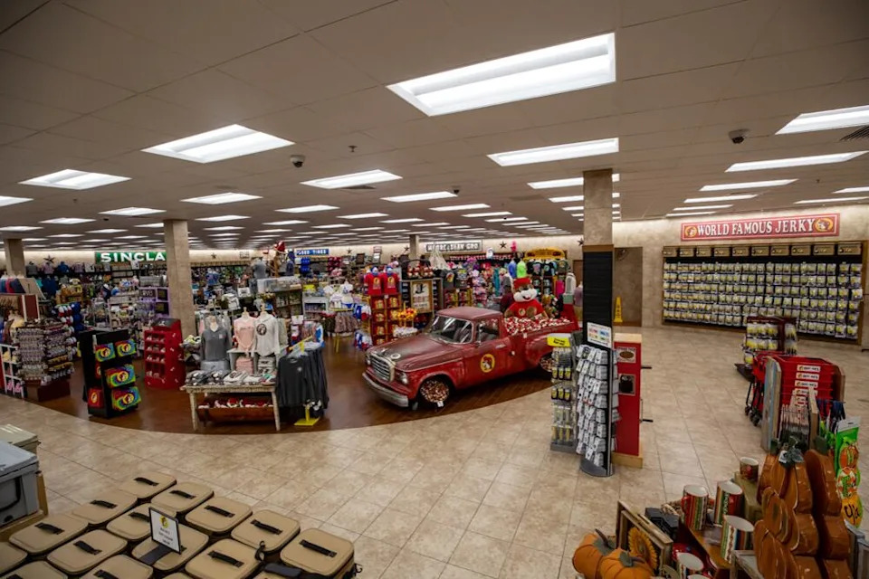 فيما يلي بعض صور Buc-ee.