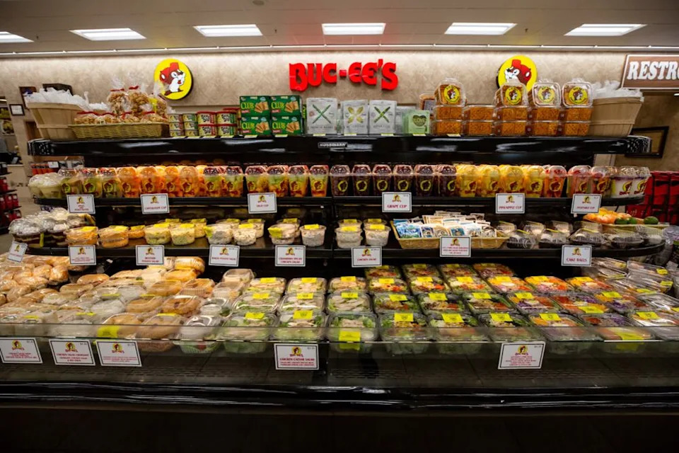 فيما يلي بعض صور Buc-ee.