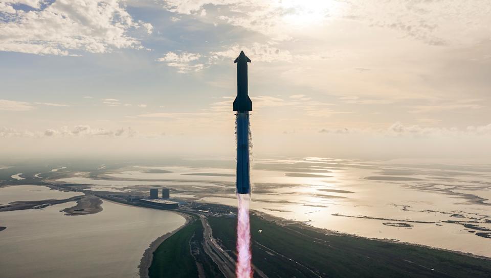 تنطلق Megarocket من SpaceX في رحلة اختبارها العاشرة ، في 26 أغسطس 2025.