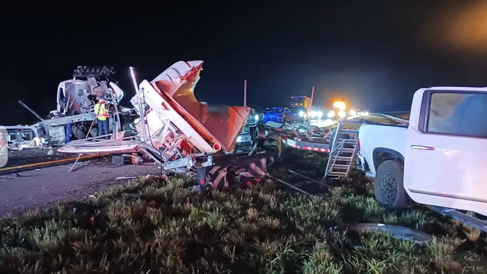 وقع الحادث في الساعات الأولى من صباح يوم السبت في I-75 جنوبًا في مقاطعة بروارد ، وفقًا لدورية طريق فلوريدا (دورية الطريق السريع في فلوريدا)