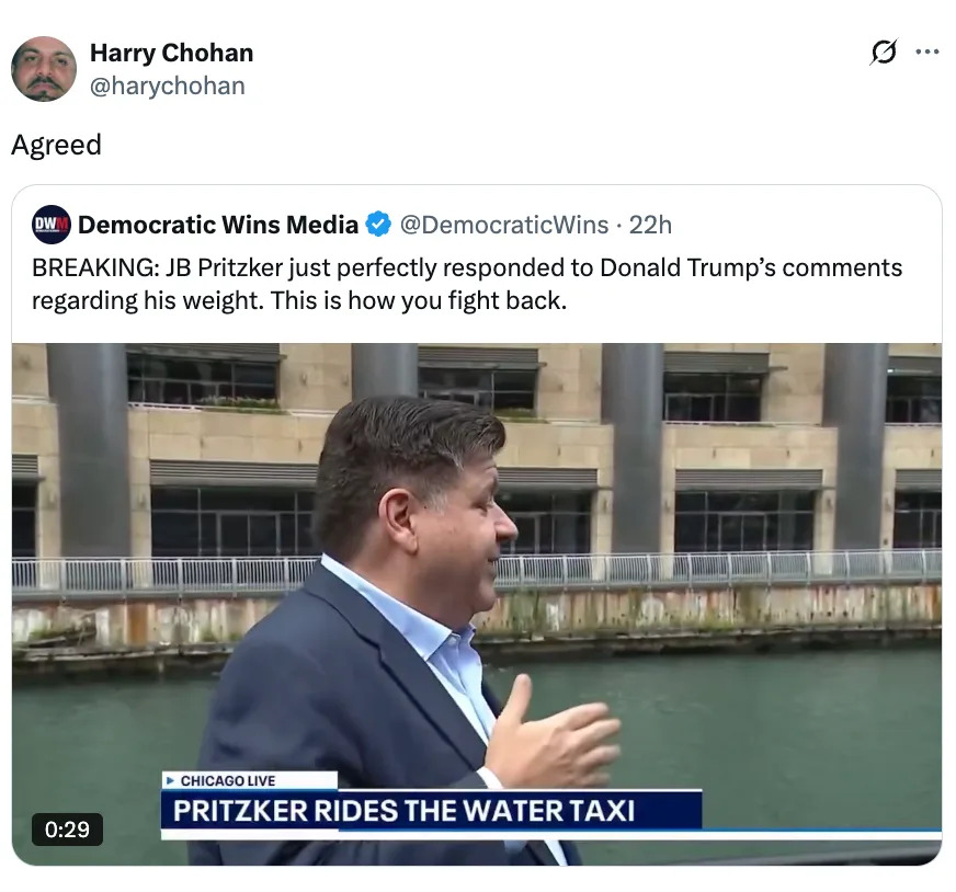 يعلق الشخص "متفق" على تغريدة تضم JB Pritzker يستجيب لملاحظات حول وزنه على قطاع الأخبار ، "Pritzker يركب سيارة الأجرة المائية."