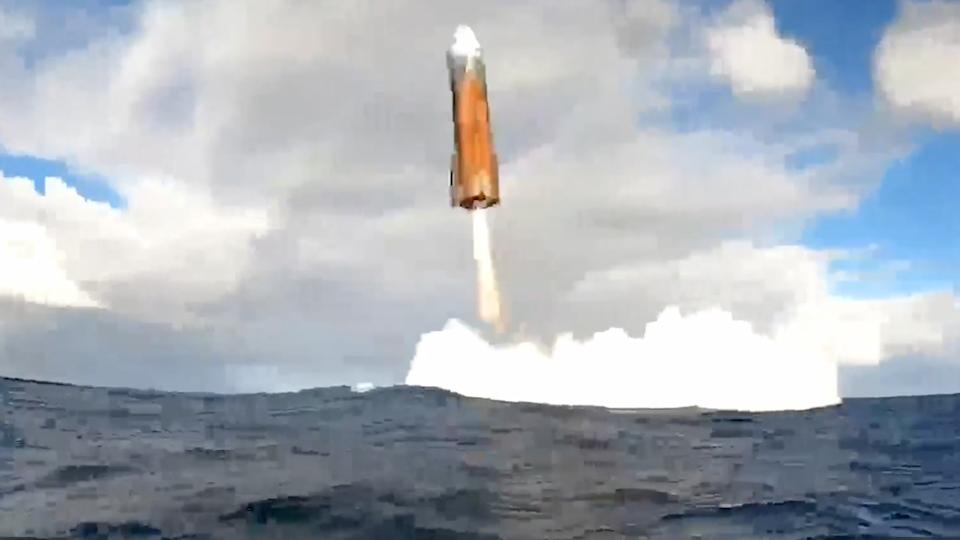 Spacex's Starship Flight 10 LANDS LANDS في المحيط الهندي
