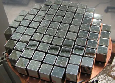 يبحث كاشف Xenon100 ، الموضح هنا ، عن جزيئات مرشح المادة المظلمة تسمى Wimps. لم يعثر بحث لمدة 13 شهرًا في يوليو 2012 على أي دليل على الجسيمات المراوغة.