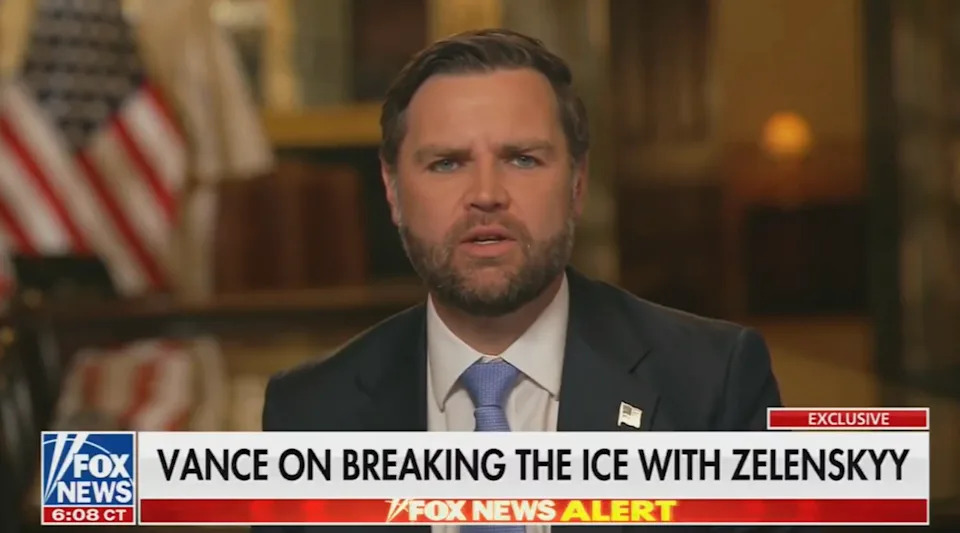 شخص يتحدث عن Fox News بعنوان