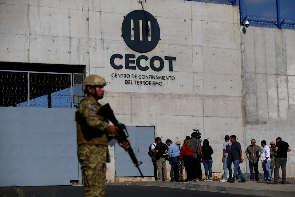 أمضى أبرجو جارسيا ما يقرب من شهر واحد داخل سجن السلفادور الوحشي في سجن CECOT بعد أن تم ترحيله عن طريق الخطأ في 15 مارس. دعوى اتحادية رفيعة المستوى تتحدى اعتقاله وإزالته مستمرة (رويترز)