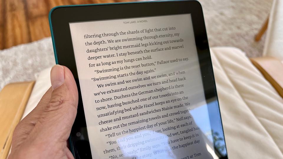 صورة لـ Fire HD 8 تعرض كتابًا إلكترونيًا.