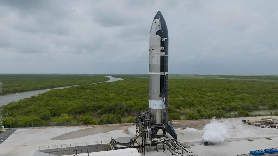 المرحلة العليا في Starship on the Test Stand في موقع Massey في منشأة Starbase من SpaceX في جنوب تكساس.